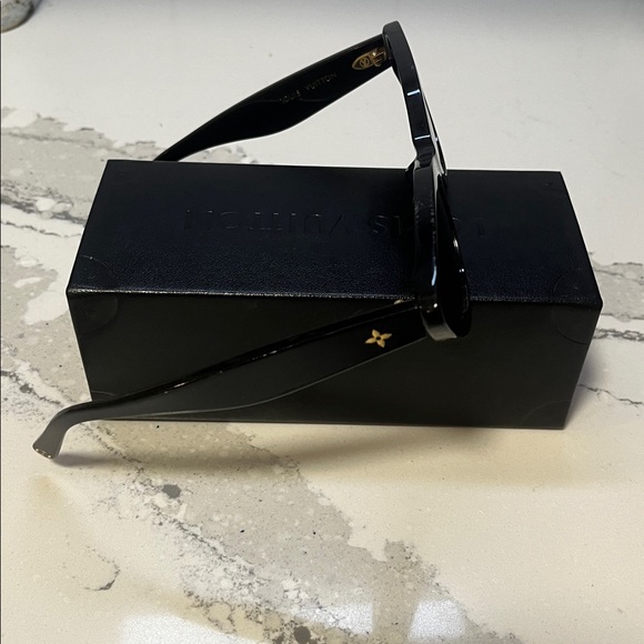 MY LV CAT SUNGLASSES - Picture 8 of 10